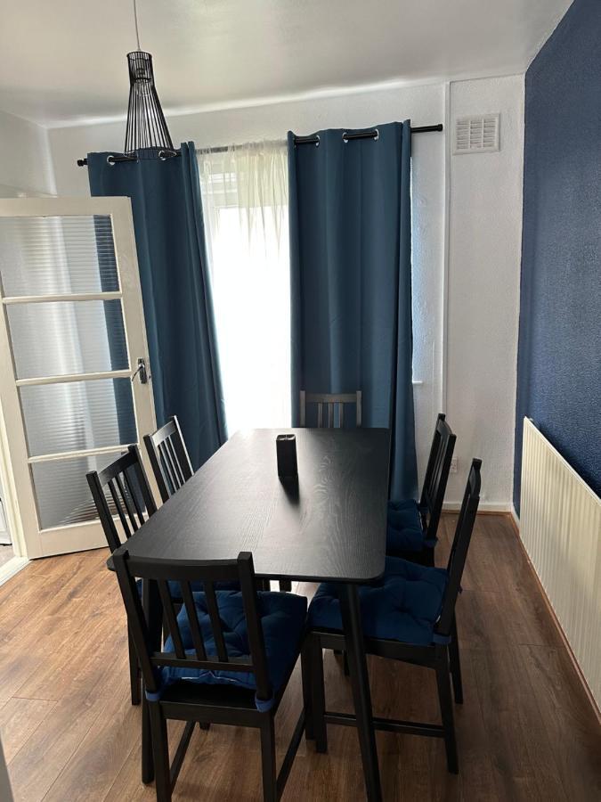 Lovely Spacious 3 Bedrooms House 버밍엄 외부 사진